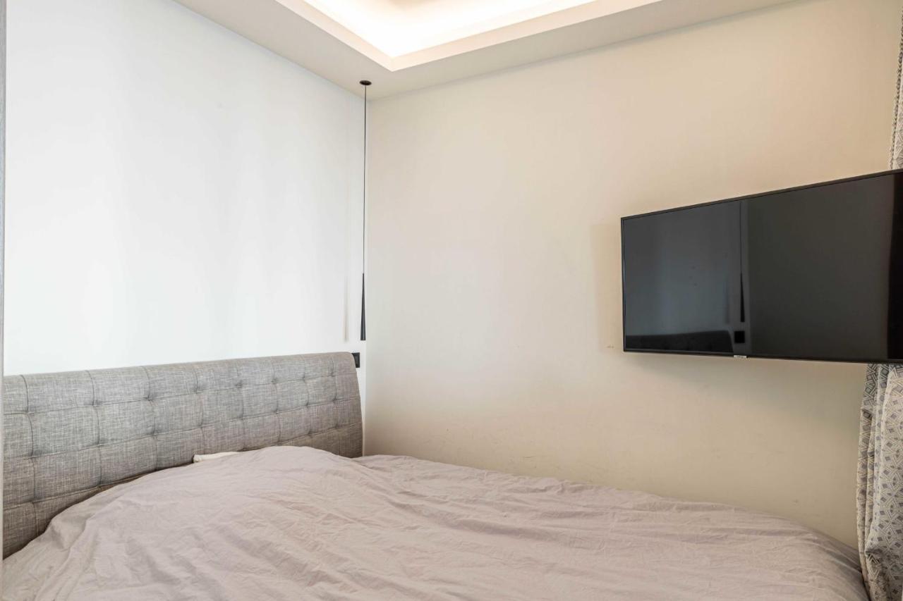 Superb One Bedroom Flat And Terrace - Center