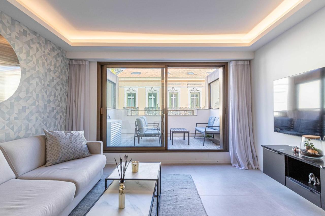 Superb One Bedroom Flat And Terrace - Center Apartamento