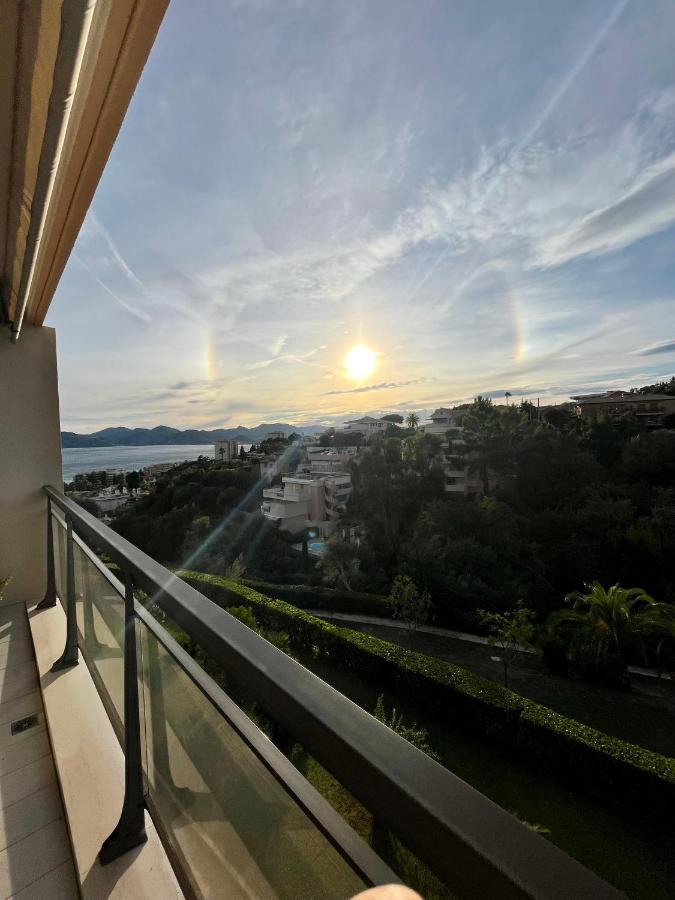 Superbe Studio Avec Terrasse, Vue Panoramique, Piscine, Parking Ferme Gratuit Cannes