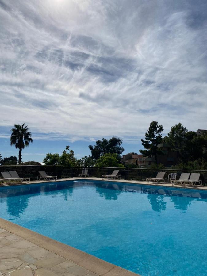 Superbe Studio Avec Terrasse, Vue Panoramique, Piscine, Parking Ferme Gratuit * Cannes
