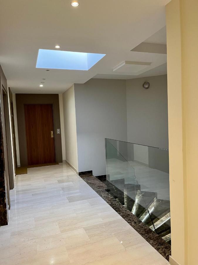 Superbe Studio Avec Terrasse, Vue Panoramique, Piscine, Parking Ferme Gratuit * Cannes