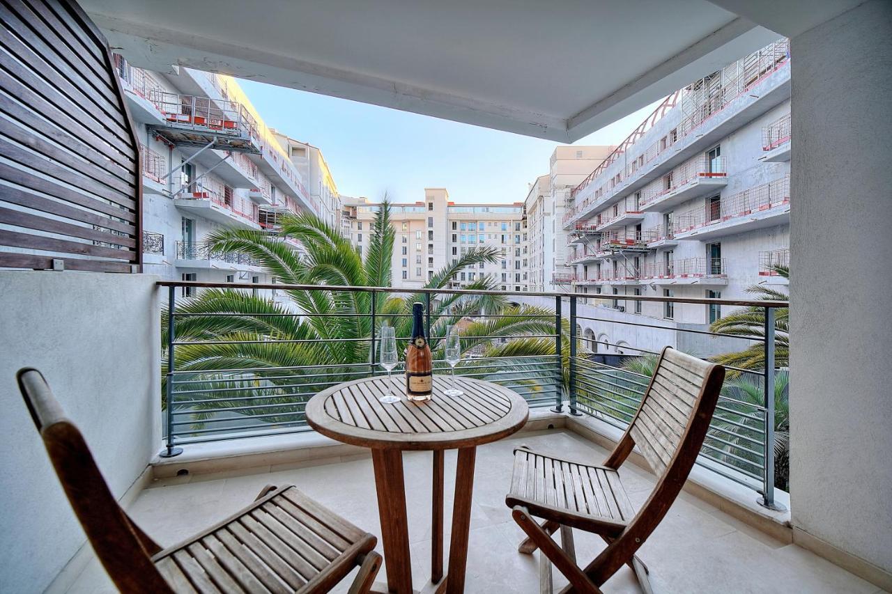 Carlton Riviera
