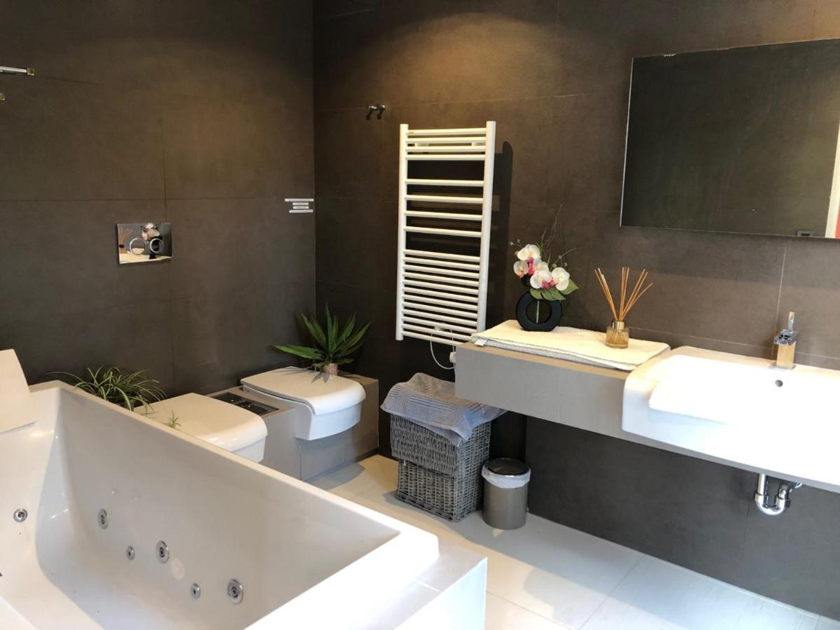 Montfleury, 2 Terrasses, 2 , 2 Sdb , Pkg Prive Piscine, 15 Min Walk To Croisette And Palais Des Festivals