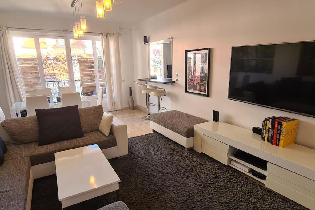Centre, 3p/terrasse , 300 M Plages. Apartment Cannes