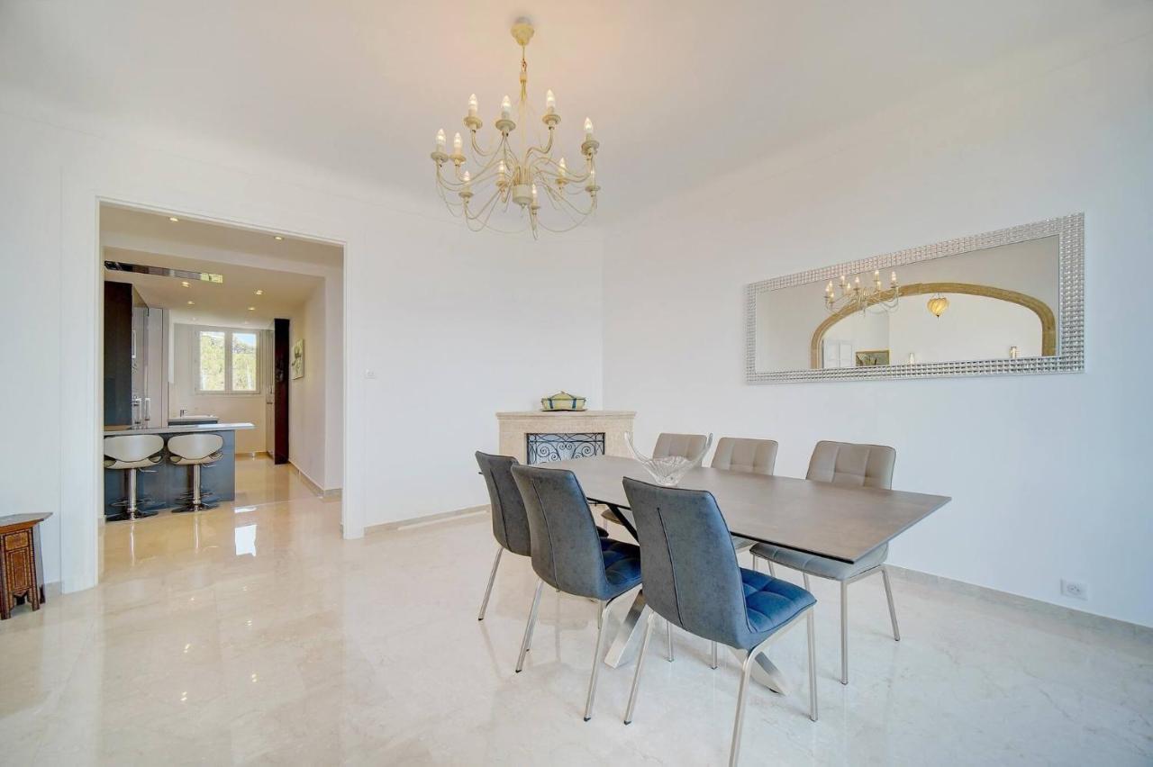 Brand New Three-bedroom Seaviews Apartment