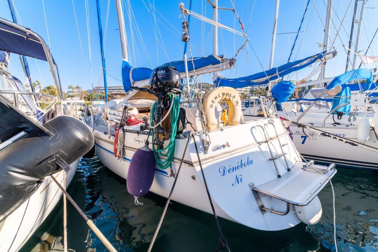 Voilier De 12m A Quai Port Canto * Cannes
