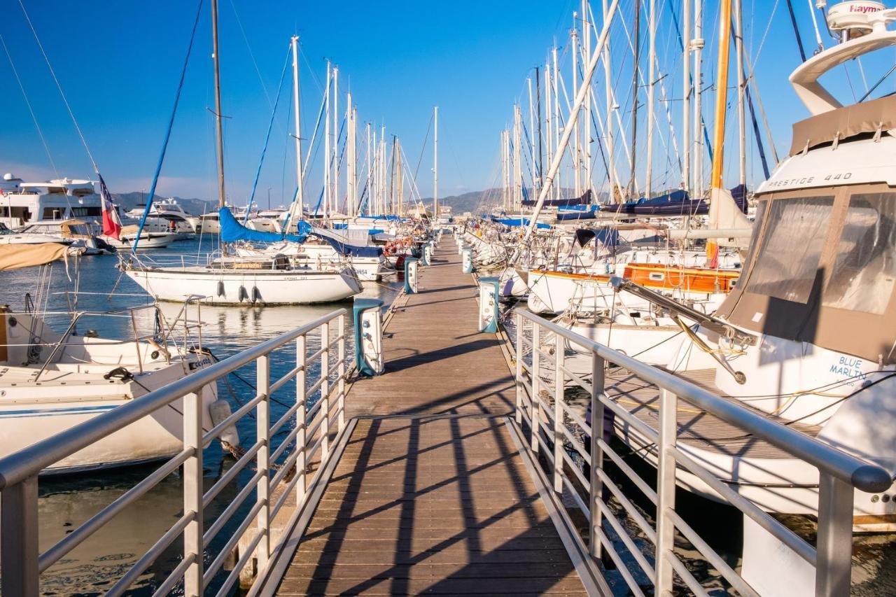 Botel Voilier De 12m A Quai Port Canto Cannes
