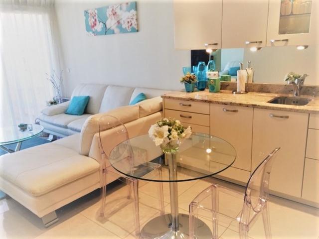 D Exception Vue * Cannes