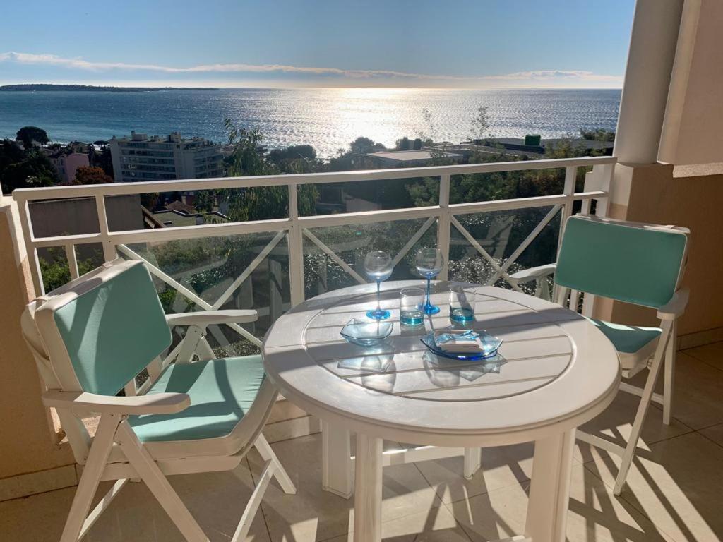 D Exception Vue * Cannes