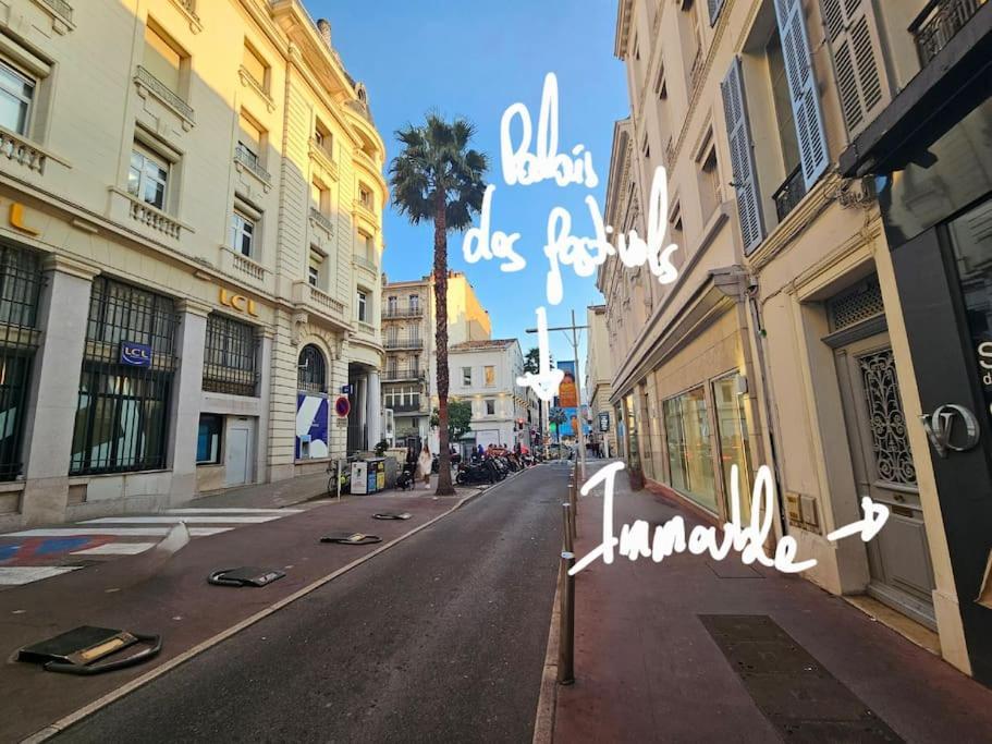 Palais Des Festivals Et Rue D'antibes Charme Mansardes Cannes