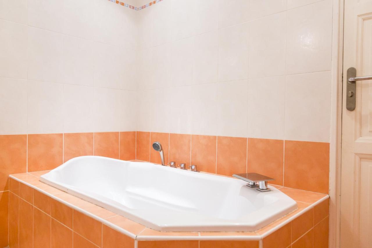 Superb Bright With Sea View & Close To Center Apartment