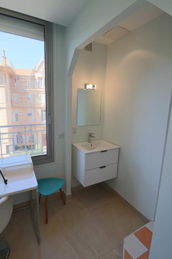 Superb Bright With Sea View & Close To Center