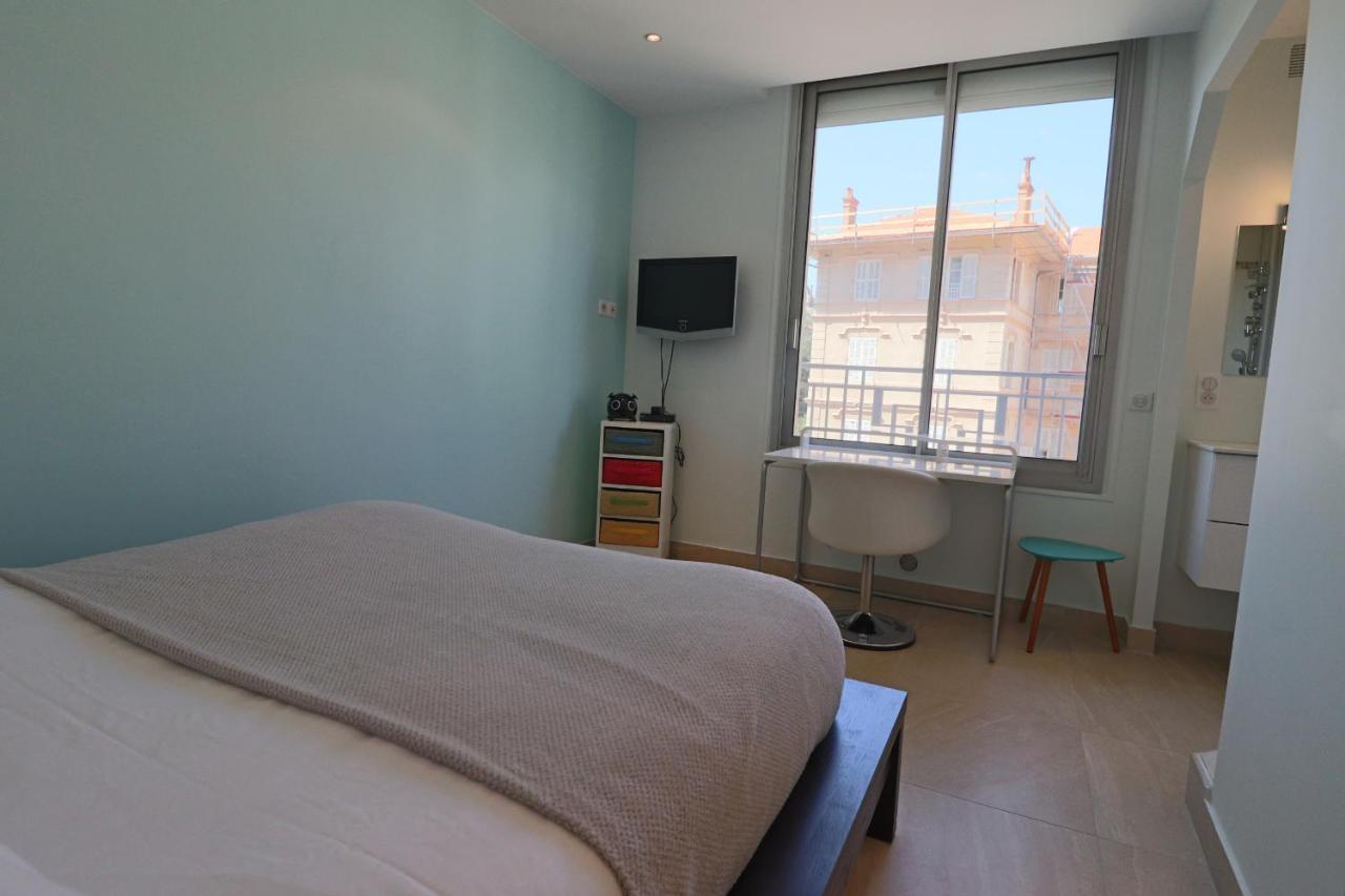 Superb Bright With Sea View & Close To Center *