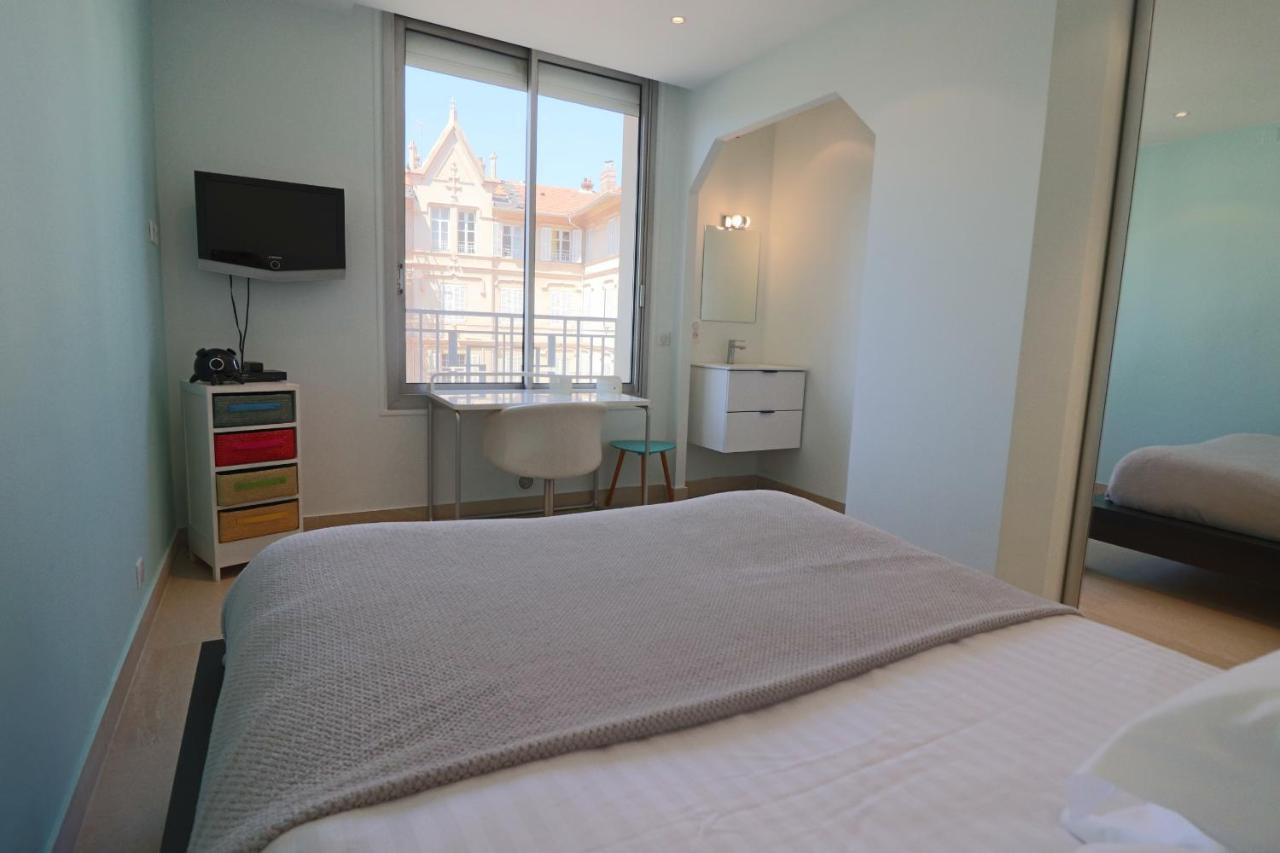 Superb Bright With Sea View & Close To Center Apartment