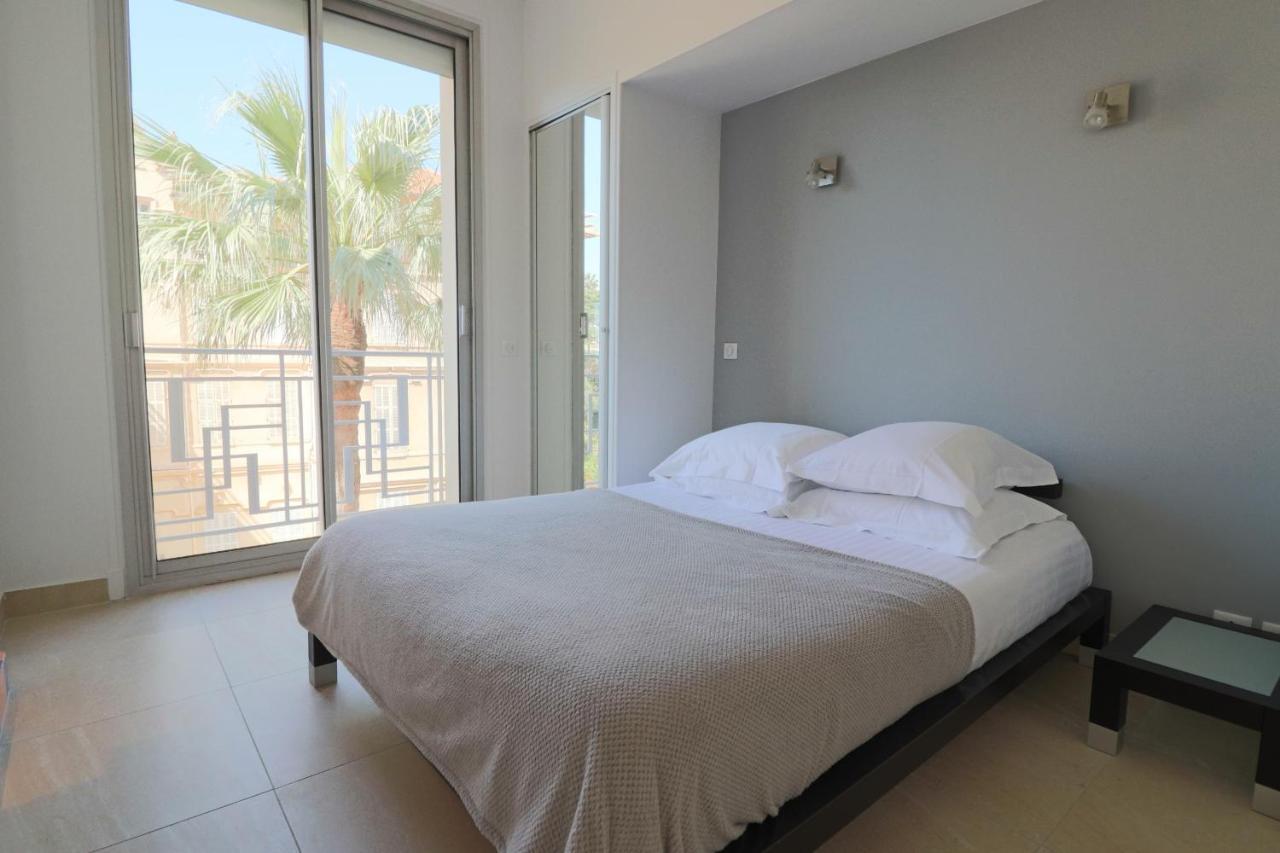 Superb Bright With Sea View & Close To Center Apartment *