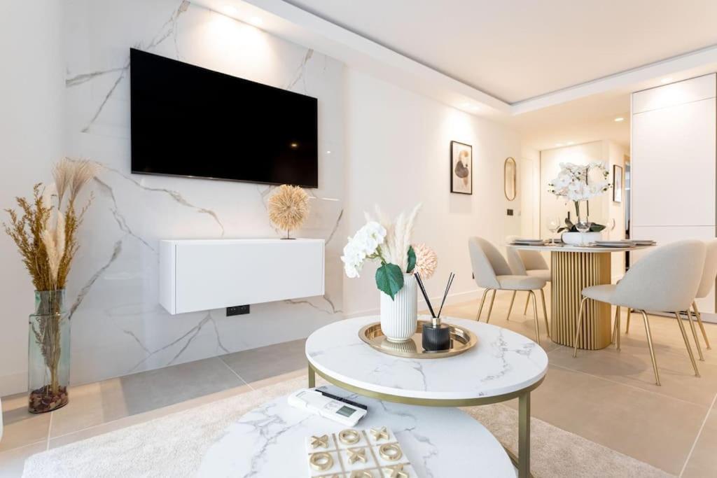 Apartment Magnifique 5 Stars - Parking - Terrasse - 3 Mins De La Croisette - Palais Royal By Halldis Cannes