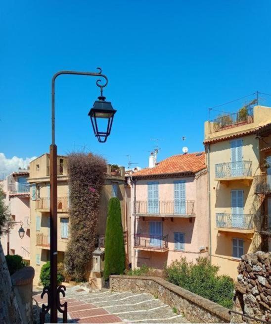 Proche Du Palais Des Festivals Et De La Plage-petits Prix Car Ménage Fait Par Le Voyageur Appartement Cannes