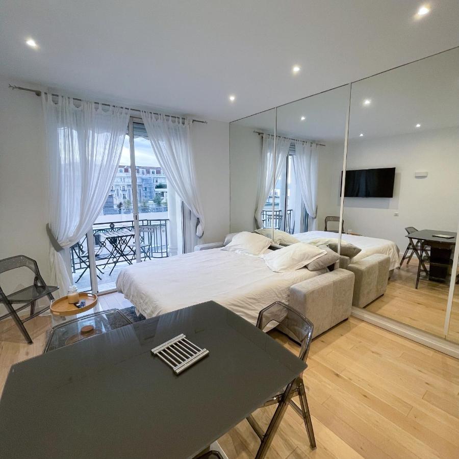 Appartement Croisette Vue Laterale Cannes