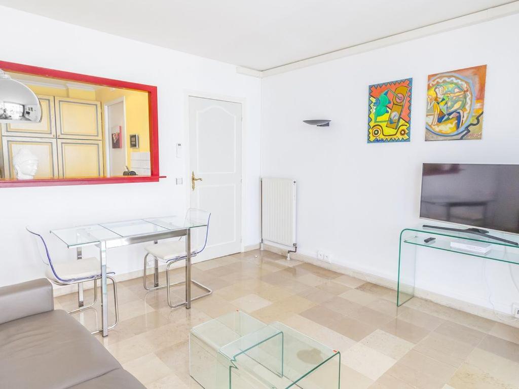 Apartment Lovely One Bedroom Colony *