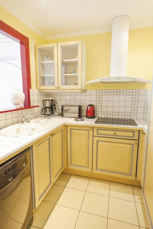 Lovely One Bedroom Colony Apartment