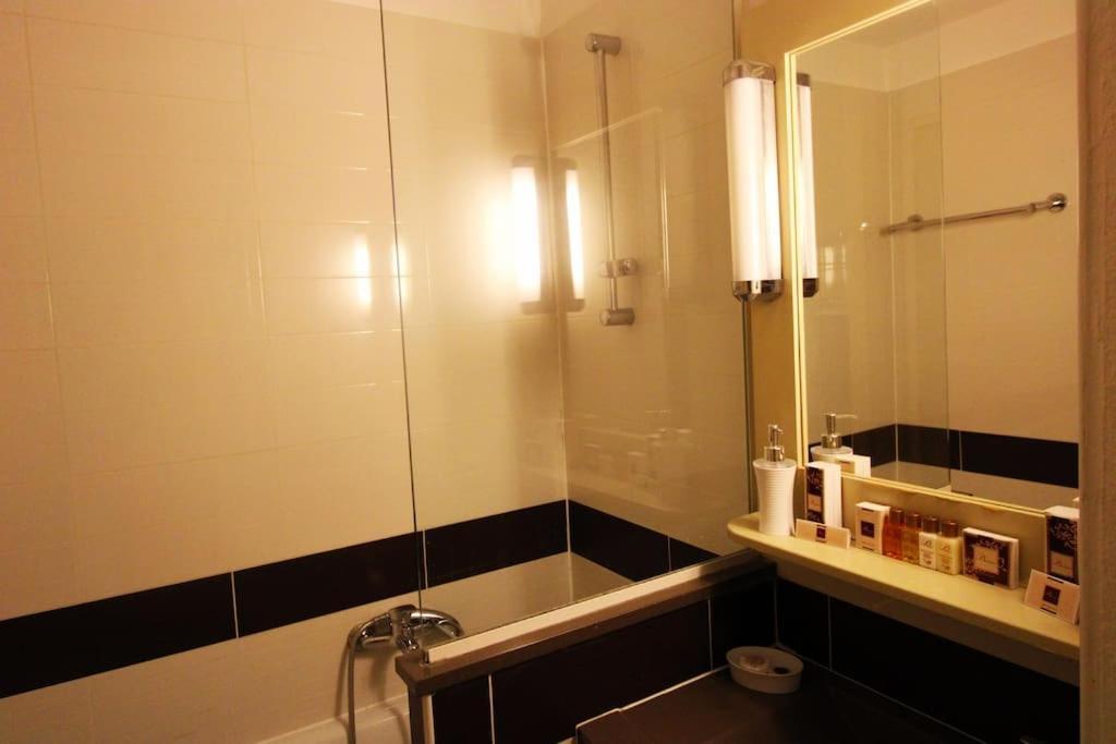Renoir 2 Etoiles Yourhosthelper Cannes