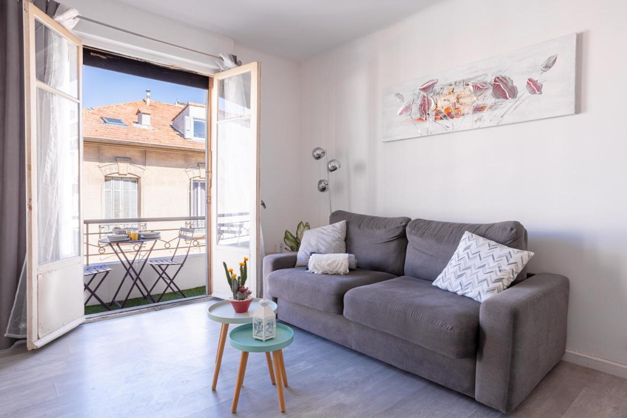 Centre With A Balcony Apartment *