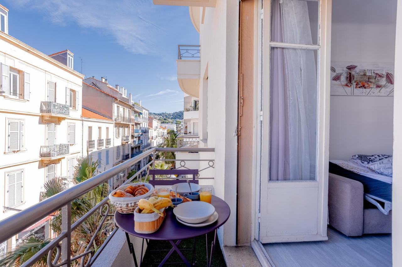 Apartment Centre With A Balcony *