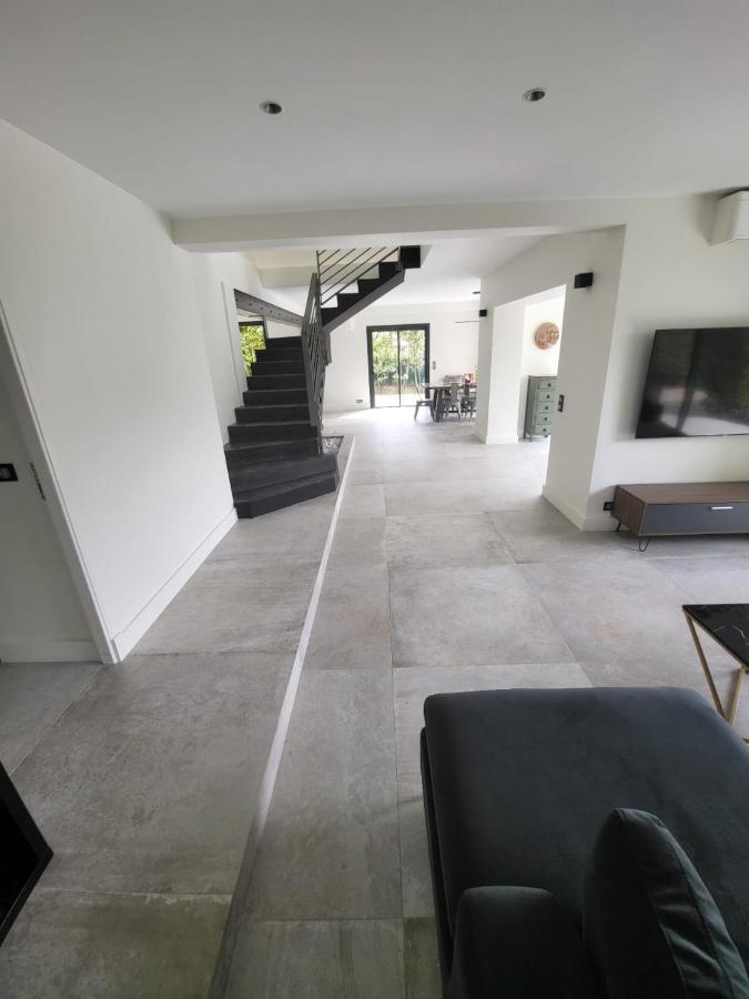 Bel Air Cannes: Renovated Beachfront Retreat With Pool * Cannes