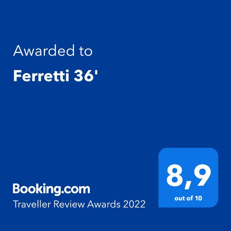 Ferretti 36 ' Bateau A Quai Vieux-port Festival La Croisette Botel Cannes