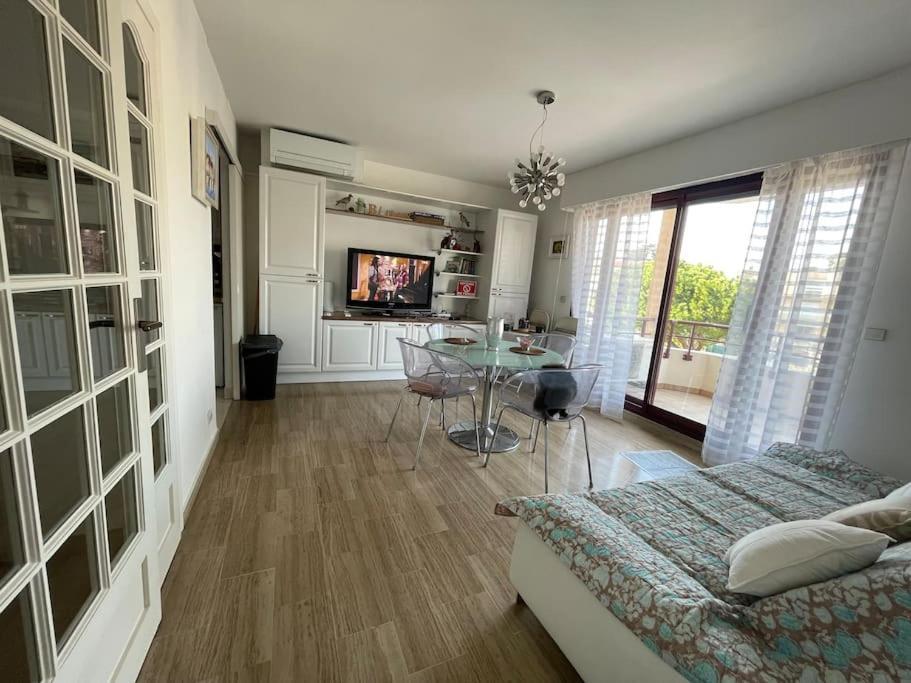 7mn From The Center/ Pool/parking Apartment