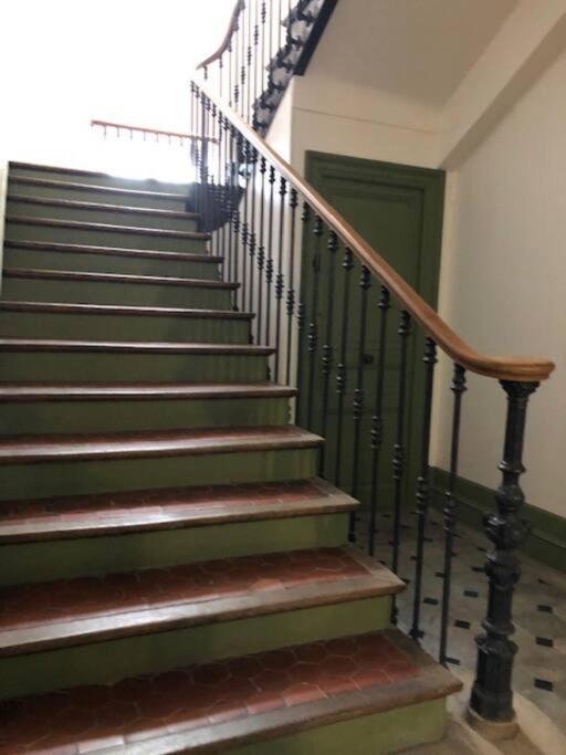 Apartment Sous Les Toits 5 Min Du Palais A Pied