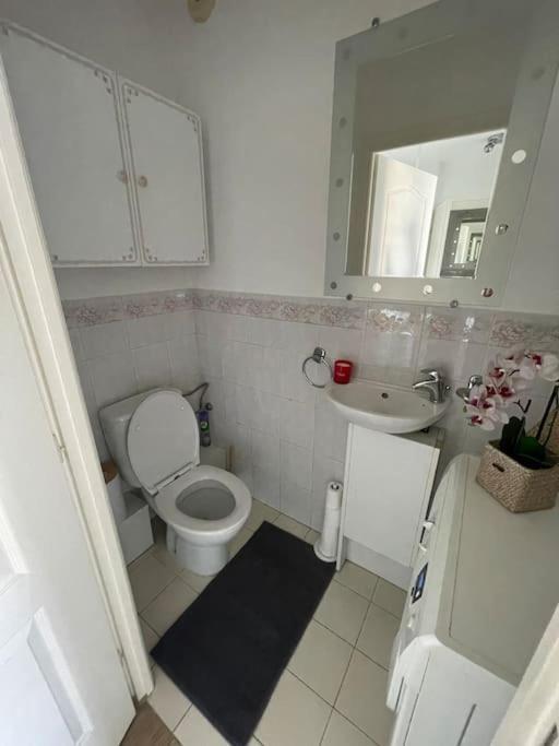 Apartment 7mn From The Center/ Pool/parking *