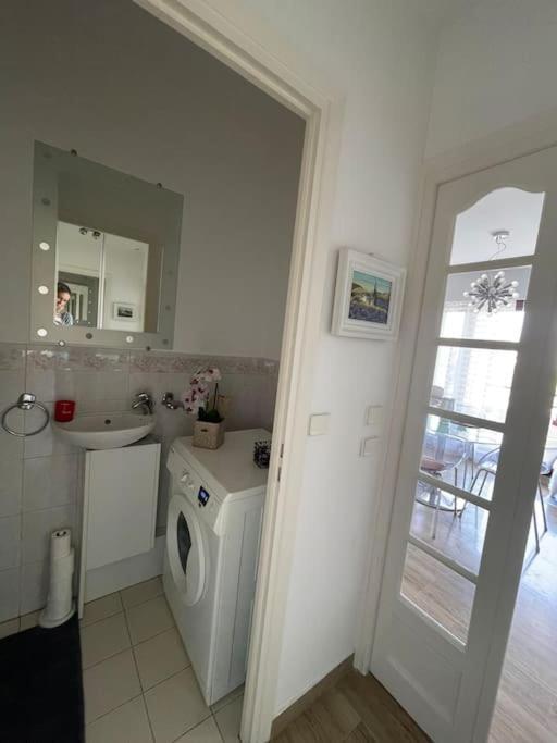 Apartment 7mn From The Center/ Pool/parking *