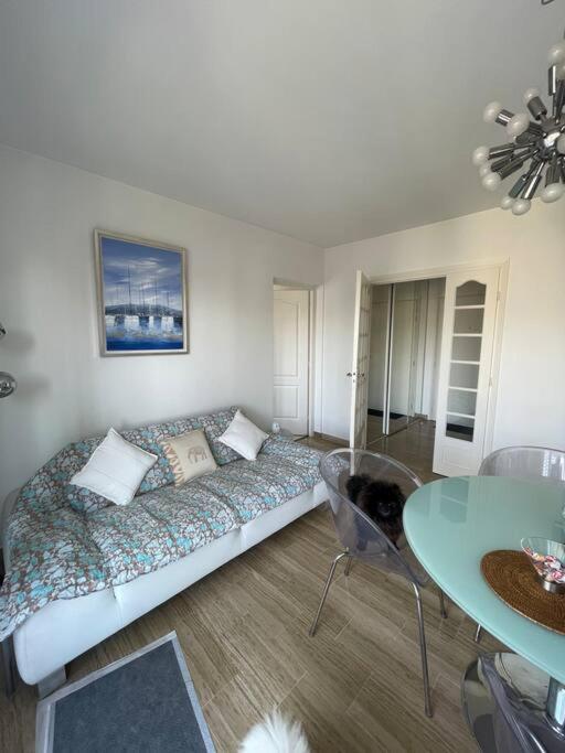 Apartment 7mn From The Center/ Pool/parking
