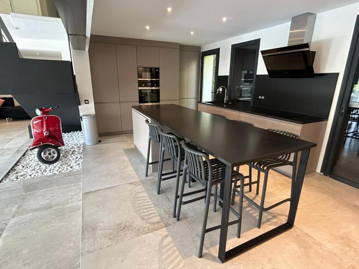 Bel Air Cannes: Renovated Beachfront Retreat With Pool Cannes