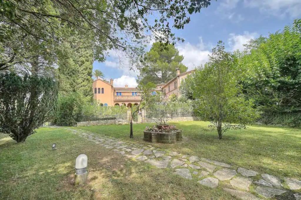 Charming In A Manor In Appartement