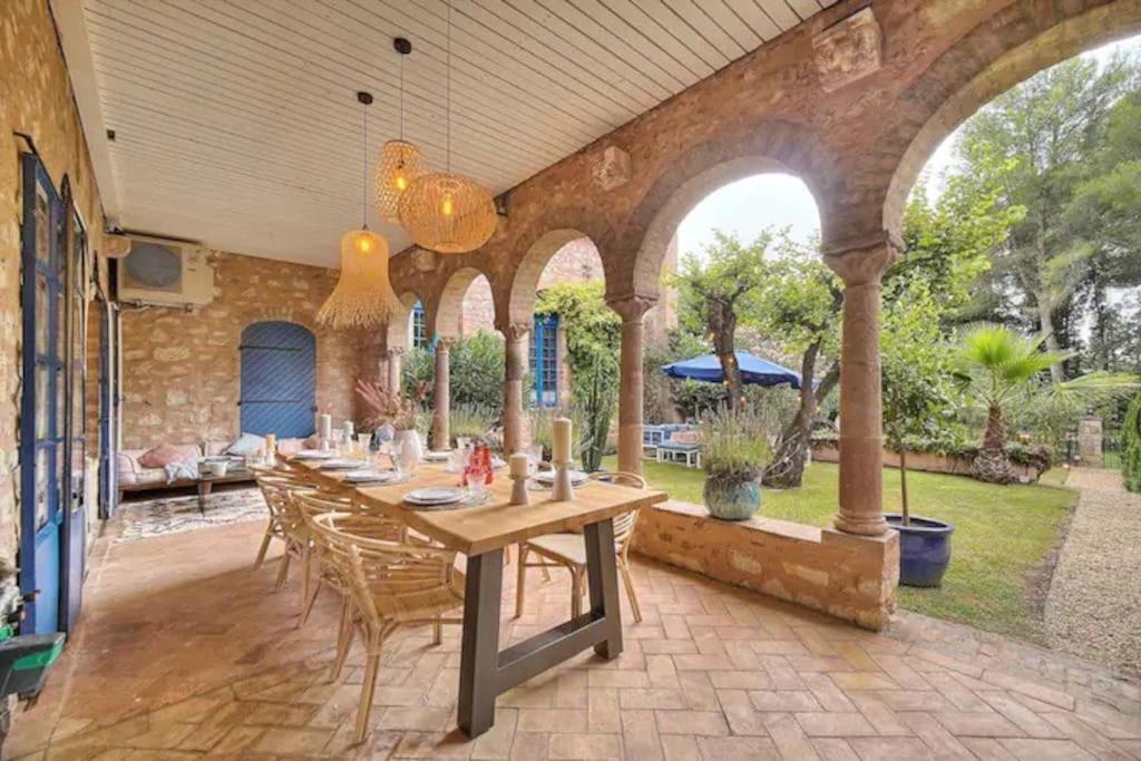 Charming In A Manor In *