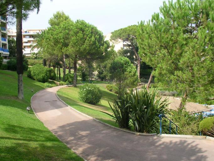 Apartment 3p, Cannes, Domaine Securise, Piscine, Tennis, Golf, 3 Etoiles Cannes