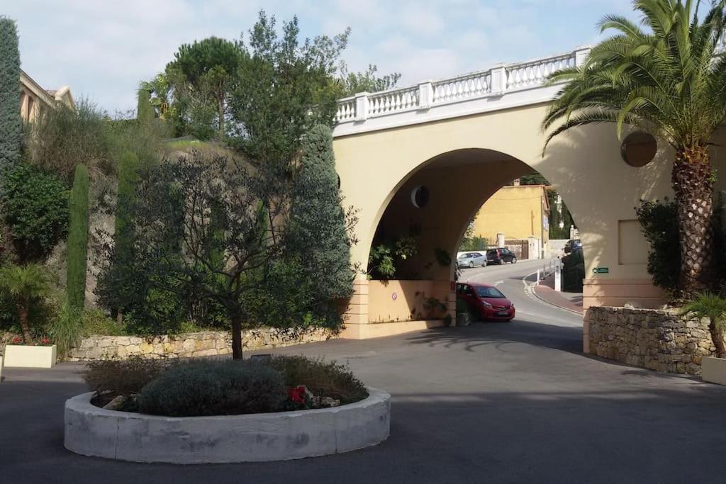 Renove, Piscine A Debordement, Vue *