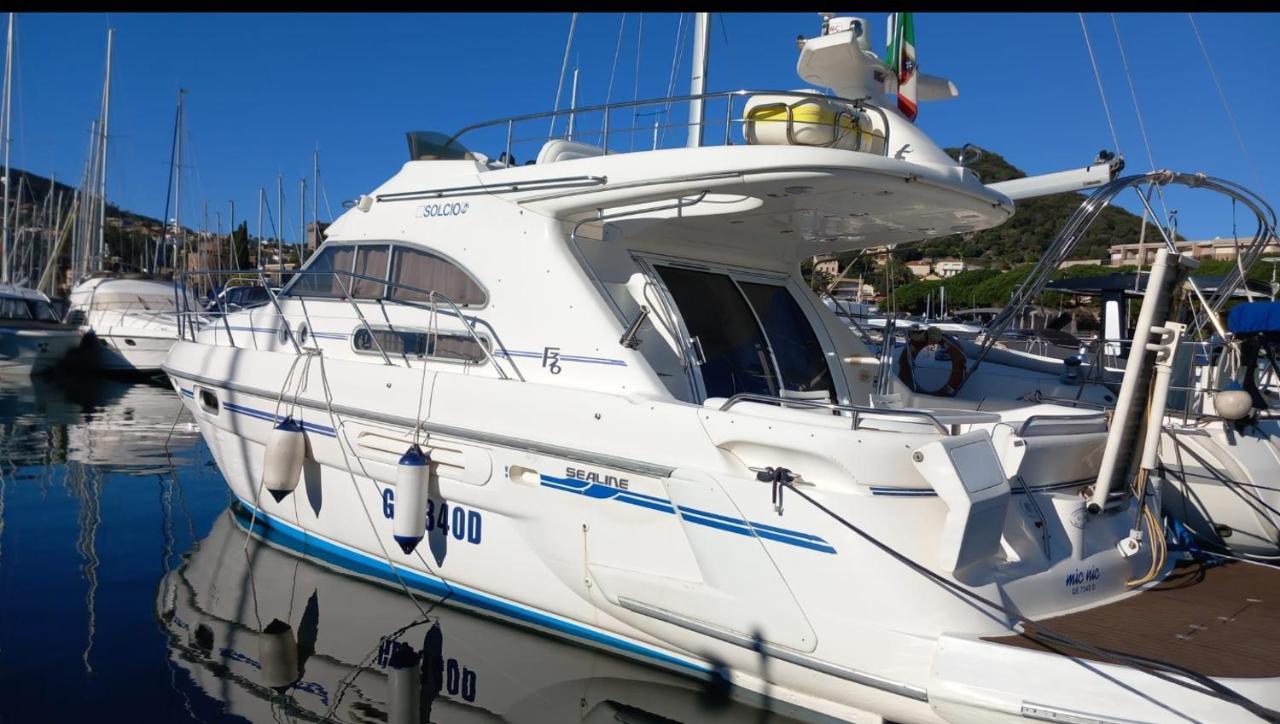 Yacht Sealine Botel