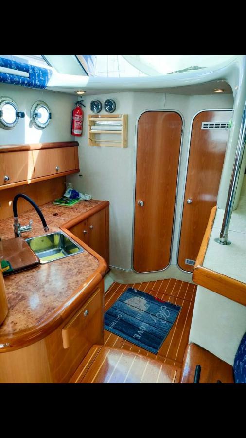 Botel Yacht Sealine Cannes