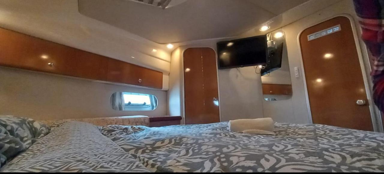 Yacht Sealine Botel