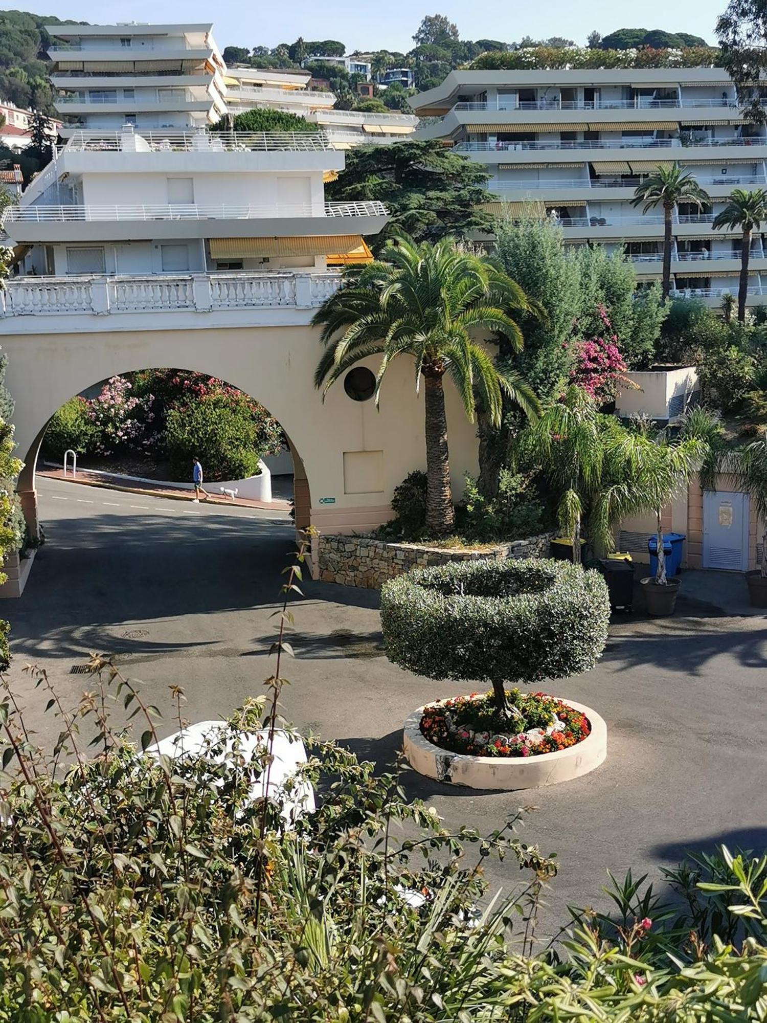 Renove, Piscine A Debordement, Vue