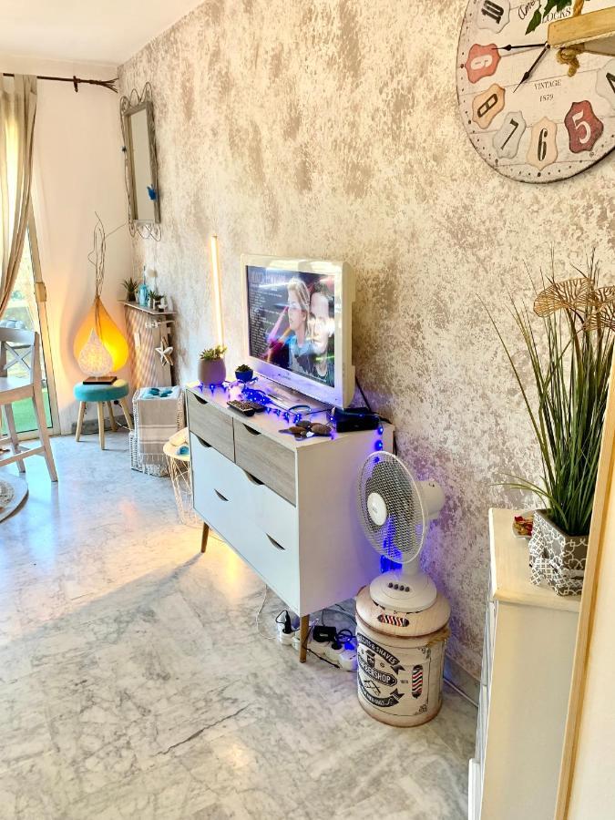 Luxurious In 450m From Sea With Terrace And Air Conditioning And Private Parking Apartment