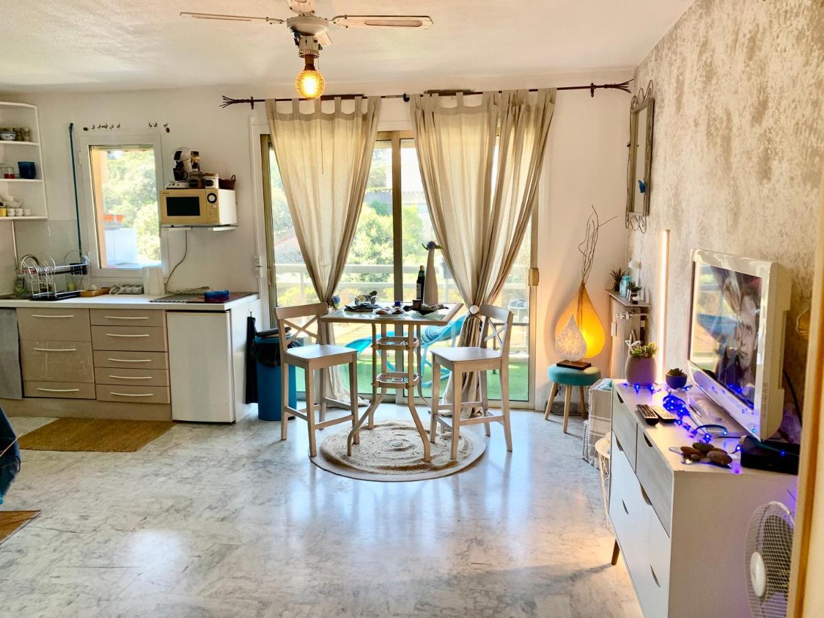 Luxurious In 450m From Sea With Terrace And Air Conditioning And Private Parking Apartment *