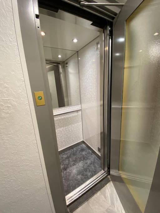 Forville - Azurenting Conciergerie -centre * Cannes