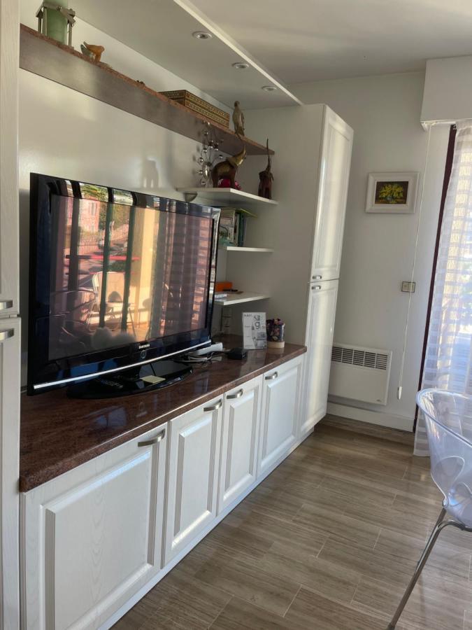 7mn From The Center/ Pool/parking Apartment