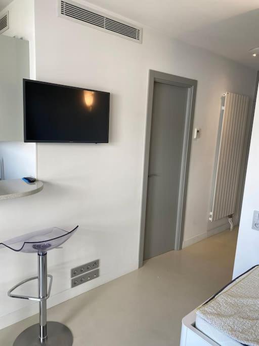 Appartement Studio Neuf A 50m De La Plage