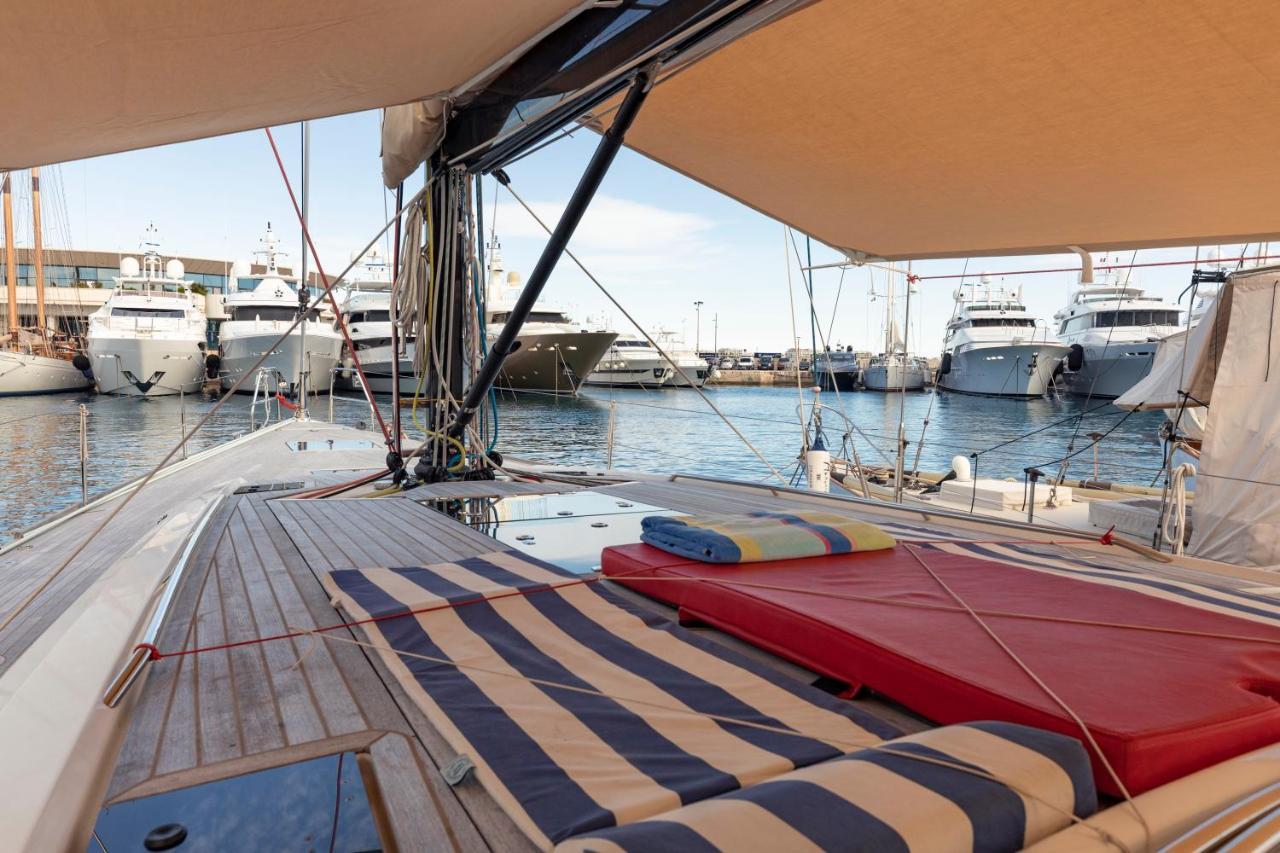 Voilier Luxe Face Au Palais * Cannes
