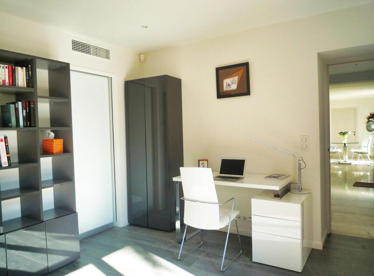 Apartment Beautiful And Spacious With A Lovely Garden
